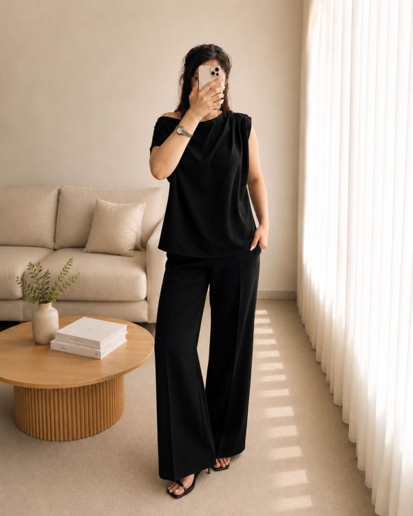 تاپ مجلسی زنانه الیزه مشکی با فرم آزاد و سرشانه چیندار