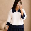 شومیز لینن زنانه سفید سرمه ای با یقه پهن و تنخور آزاد، فری سایز ۳۶ تا ۴۴